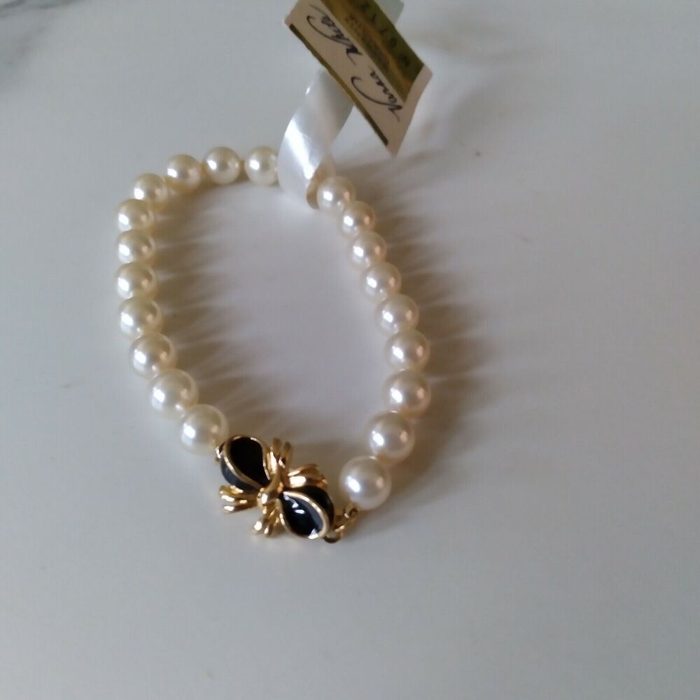 Vanna White Lovely Vintage New With Tag Faux Pearl & Gold Tone Clasp Bracele